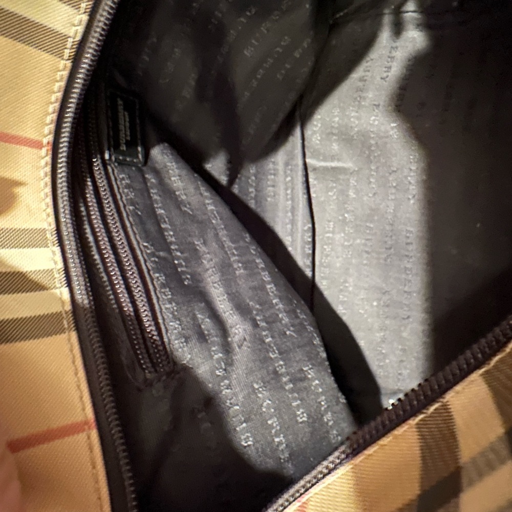 Vintage Burberry shoulder bag with zip closure - Picture 3 of 16